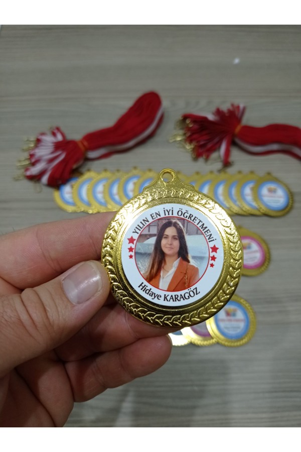 Yılın En İyi Öğretmeni Madalyası