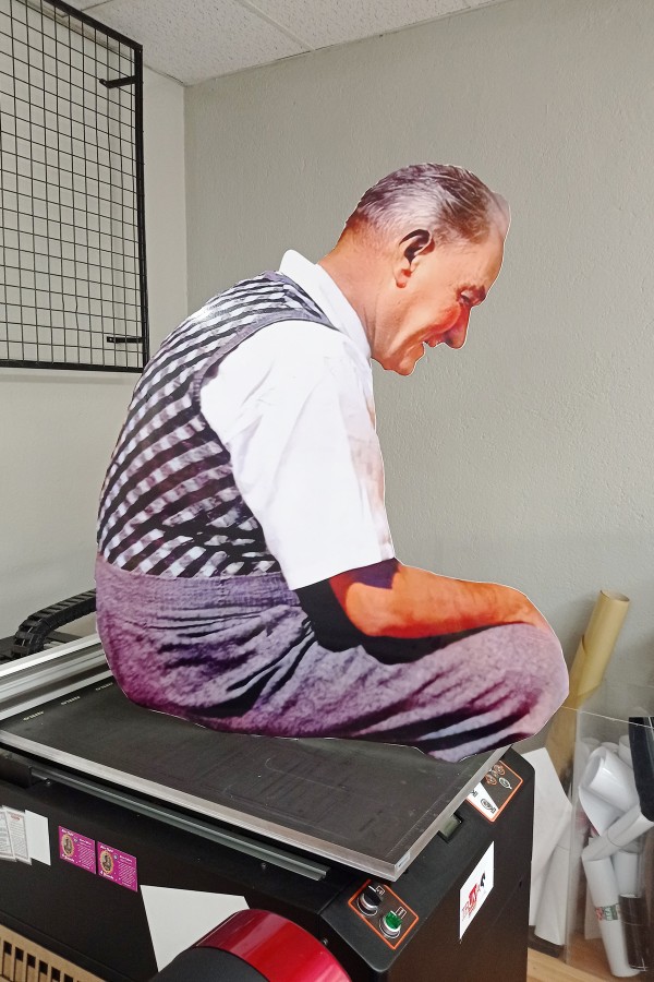 Atatürk Maketi Oturan model