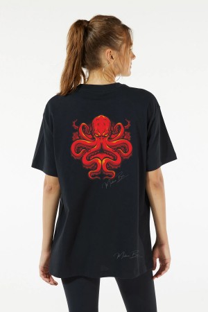 Kızgın Kırmızı Ahtapot Görsel Baskılı Unisex Tişört