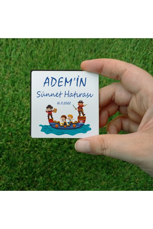 Korsan Temalı Kare Ahşap Magnet