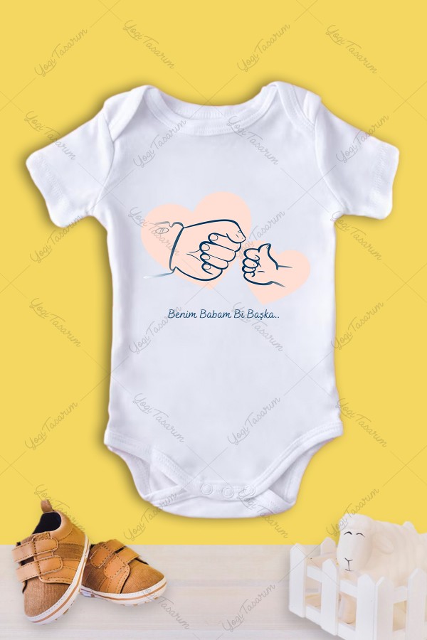 Baba Bebek Kalp Yumruk Temalı Bebek Zıbını